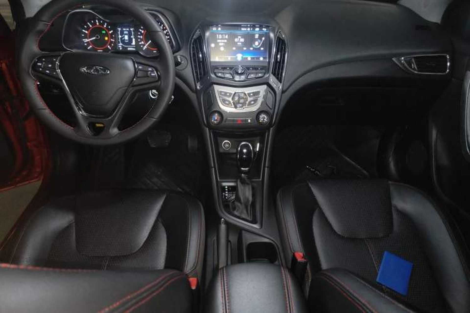 Used Chery Arrizo 5 2017 1.5L CVT Trendsetting Edition Center Console