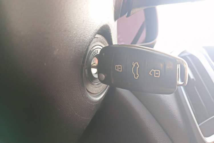 Used Chery Arrizo 5 2017 1.5L Manual Luxury Edition Interior 1