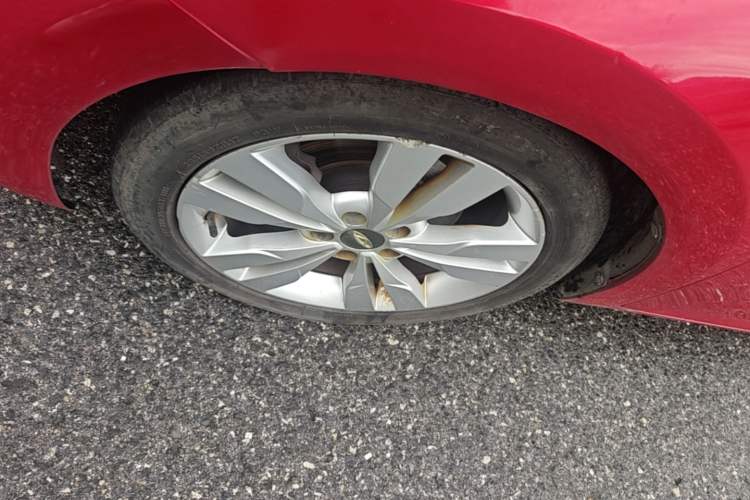 Used Chery Arrizo 5 2017 1.5L CVT Trendsetting Edition Left Front Wheel Hub