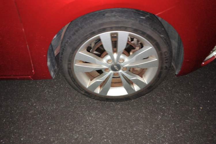 Used Chery Arrizo 5 2017 1.5L CVT Trendsetting Edition Right Front Wheel Hub