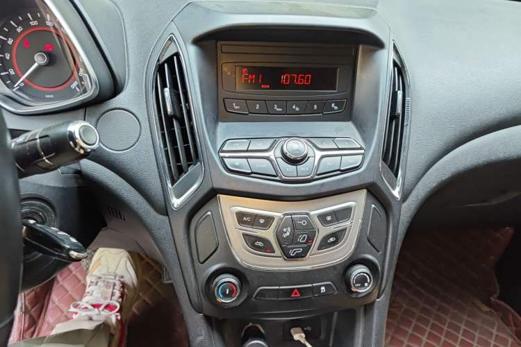 Used Chery Arrizo 5 2017 1.5L CVT Trendsetting Edition Audio And AC Panel