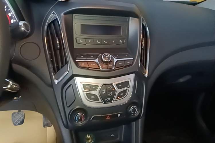 Used Chery Arrizo 5 2017 1.5L Manual Lingchao Edition Audio And AC Panel