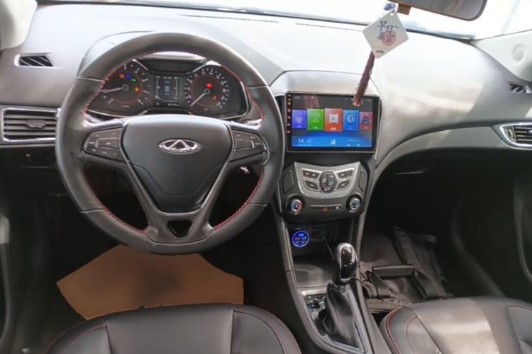 Used Chery Arrizo 5 2017 1.5L CVT Trendsetting Edition Center Console