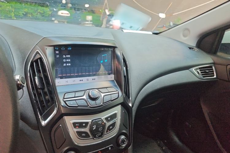 Used Chery Arrizo 5 2017 1.5L CVT Trendsetting Edition Center Console