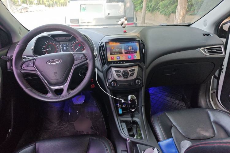 Used Chery Arrizo 5 2017 1.5L CVT Trendsetting Edition Center Console