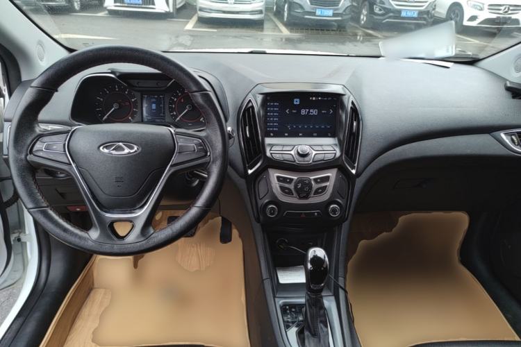 Used Chery Arrizo 5 2017 1.5L CVT Trendsetting Edition Center Console