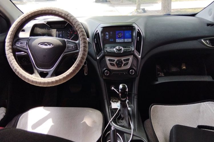 Used Chery Arrizo 5 2017 1.5L CVT Trendsetting Edition Center Console