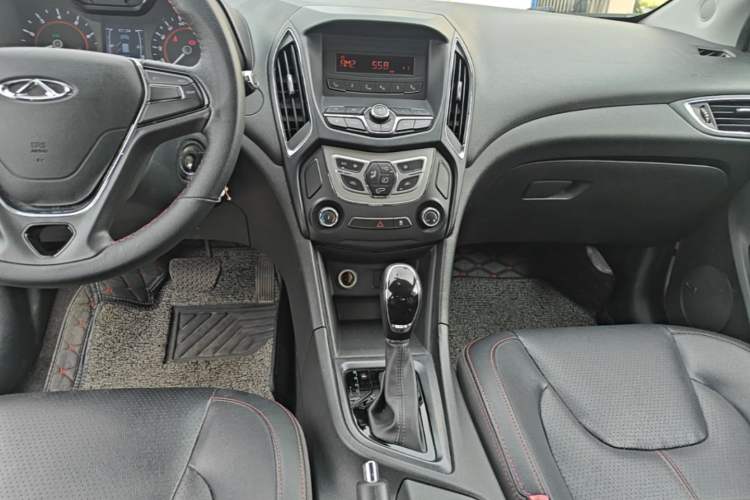 Used Chery Arrizo 5 2017 1.5L CVT Trendsetting Edition Center Console