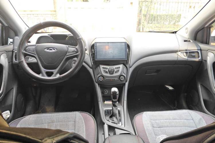 Used Chery Arrizo 5 2017 1.5L CVT Trendsetting Edition Center Console