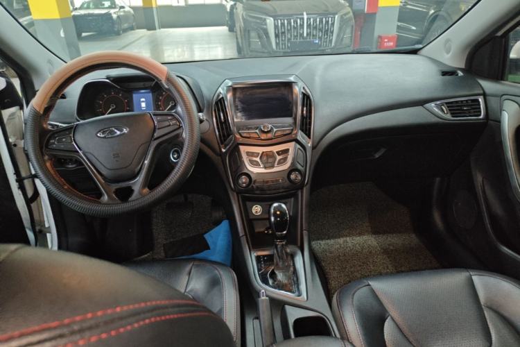 Used Chery Arrizo 5 2017 1.5L CVT Trendsetting Edition Center Console
