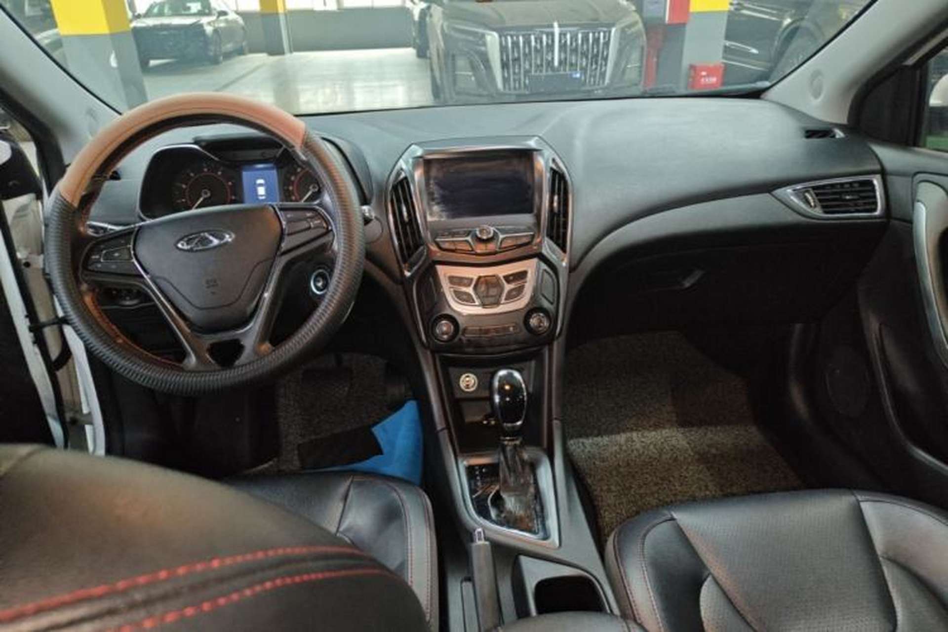Used Chery Arrizo 5 2017 1.5L CVT Trendsetting Edition Center Console