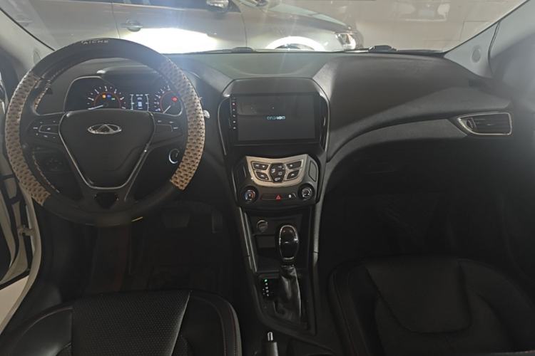Used Chery Arrizo 5 2017 1.5L CVT Trendsetting Edition Center Console