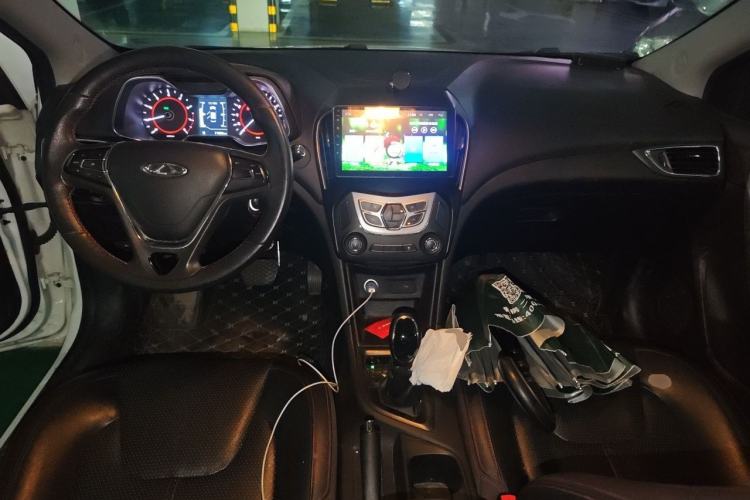 Used Chery Arrizo 5 2017 1.5L CVT Trendsetting Edition Center Console
