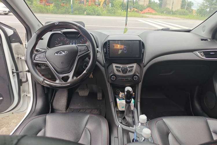 Used Chery Arrizo 5 2017 1.5L CVT Trendsetting Edition Center Console