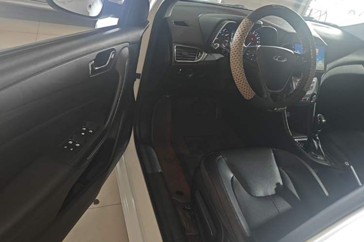 Used Chery Arrizo 5 2017 1.5L CVT Trendsetting Edition Driver Seat