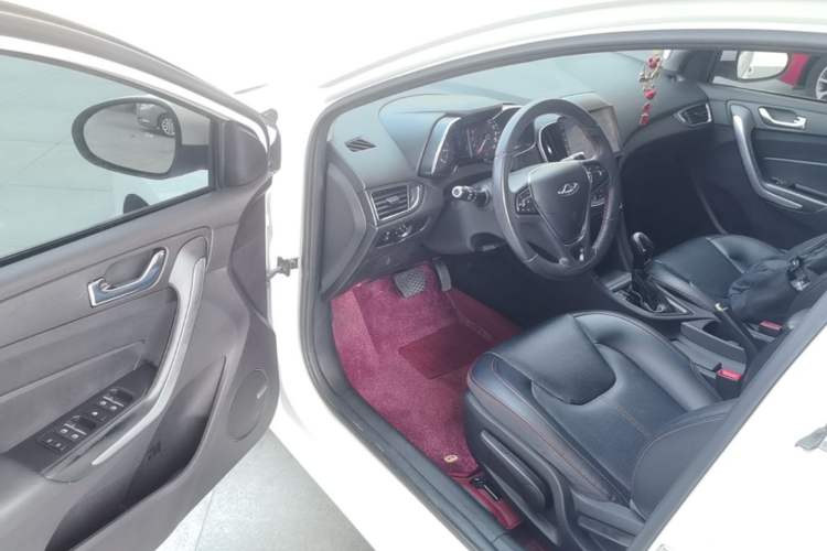 Used Chery Arrizo 5 2017 1.5L CVT Trendsetting Edition Driver Seat