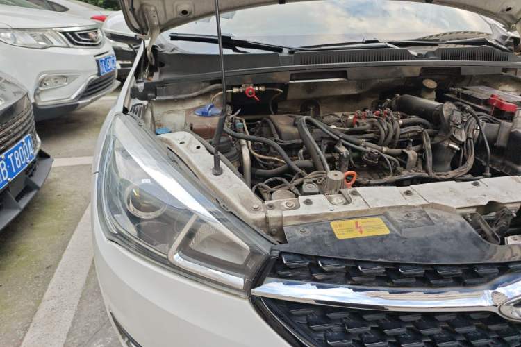 Used Chery Arrizo 5 2017 SPORT 1.5T CVT Luxury Edition Engine Bay Right