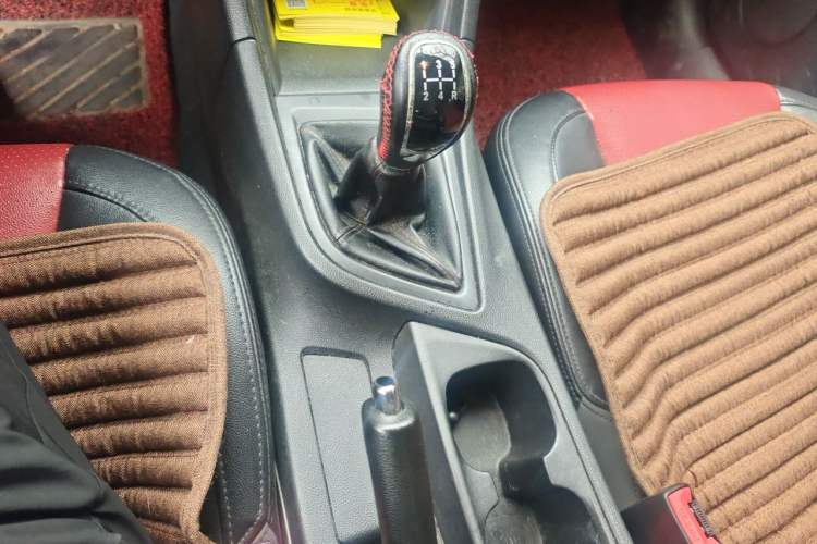 Used Chery Arrizo 5 2017 1.5L Manual Fashion Edition Gear Lever