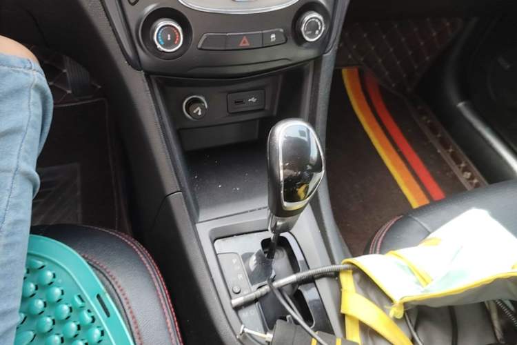 Used Chery Arrizo 5 2017 1.5L CVT Trendsetting Edition Gear Lever