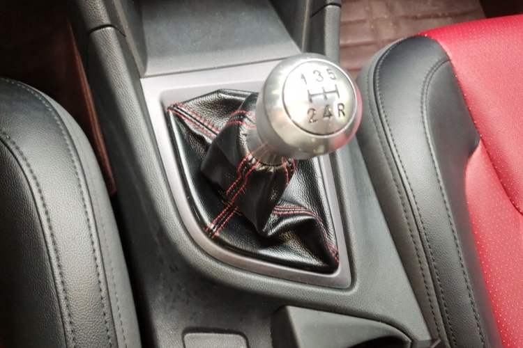 Used Chery Arrizo 5 2017 1.5L Manual Fashion Edition Gear Lever