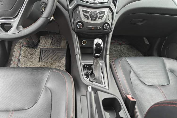 Used Chery Arrizo 5 2017 1.5L CVT Trendsetting Edition Gear Lever