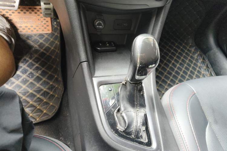 Used Chery Arrizo 5 2017 1.5L CVT Deluxe Edition Gear Lever