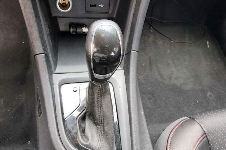 Used Chery Arrizo 5 2017 1.5L CVT Elite Edition Gear Lever