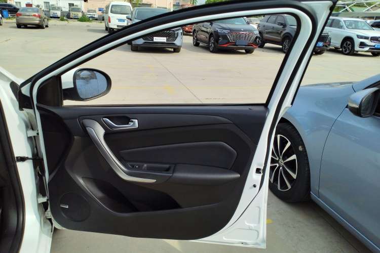 Used Chery Arrizo 5 2017 1.5L CVT Luxury Edition Interior 2