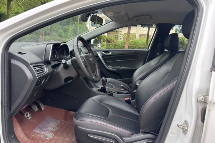 Used Chery Arrizo 5 2017 1.5L Manual Lingchao Edition Interior 2