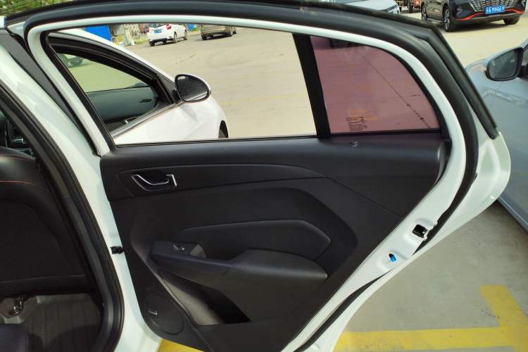 Used Chery Arrizo 5 2017 1.5L CVT Luxury Edition Interior 3