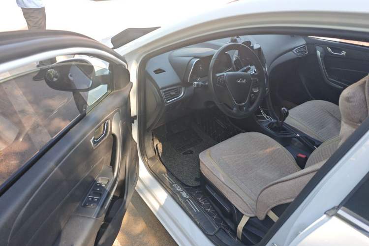 Used Chery Arrizo 5 2017 1.5L Manual Fashion Edition Interior 3