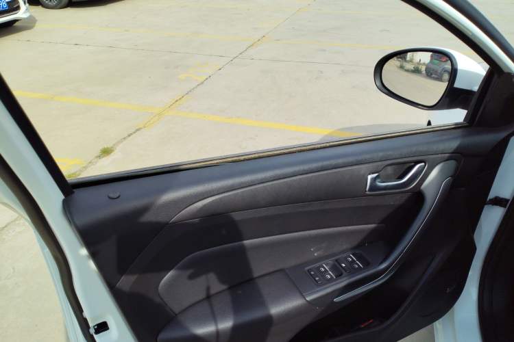 Used Chery Arrizo 5 2017 1.5L CVT Luxury Edition Interior 4