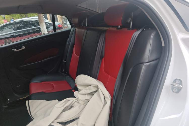 Used Chery Arrizo 5 2017 1.5L Manual Luxury Edition Interior 4