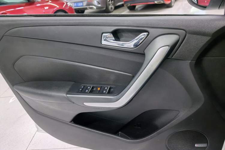 Used Chery Arrizo 5 2017 1.5L CVT Trendsetting Edition Interior 8