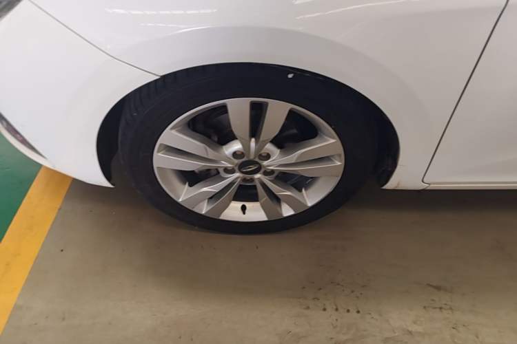 Used Chery Arrizo 5 2017 1.5L CVT Trendsetting Edition Left Front Wheel Hub
