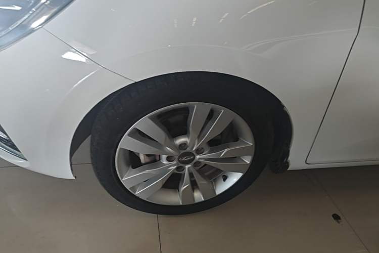 Used Chery Arrizo 5 2017 1.5L CVT Trendsetting Edition Left Front Wheel Hub