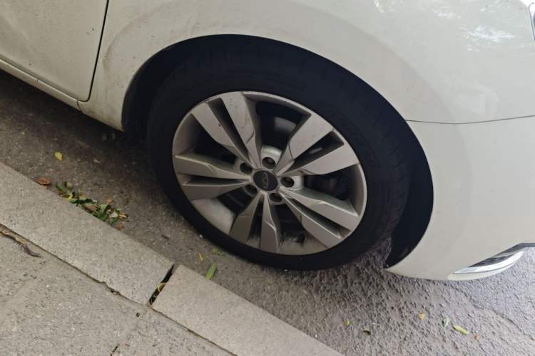Used Chery Arrizo 5 2017 1.5L CVT Trendsetting Edition Right Front Wheel Hub