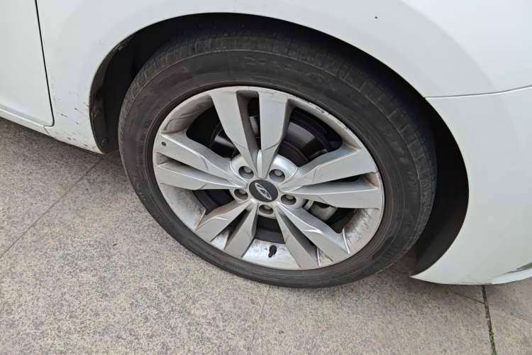 Used Chery Arrizo 5 2017 1.5L CVT Trendsetting Edition Right Front Wheel Hub