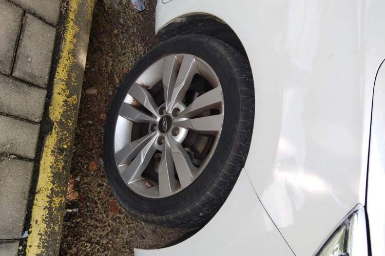 Used Chery Arrizo 5 2017 1.5L CVT Trendsetting Edition Right Front Wheel Hub