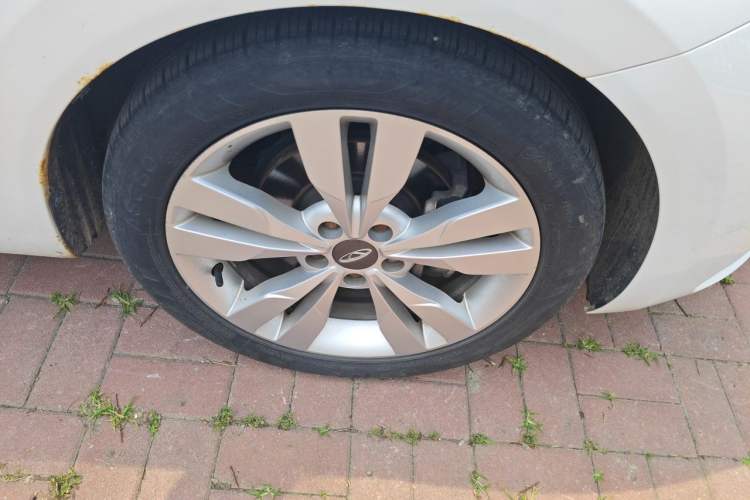 Used Chery Arrizo 5 2017 1.5L CVT Trendsetting Edition Right Front Wheel Hub