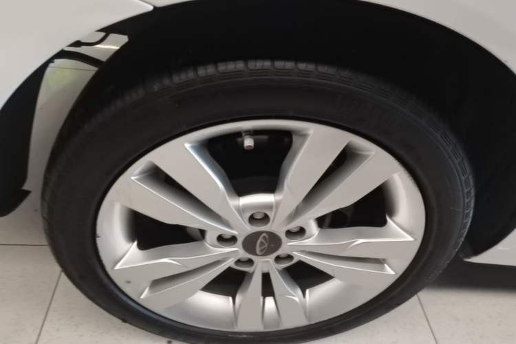 Used Chery Arrizo 5 2017 1.5L CVT Trendsetting Edition Right Rear Wheel Hub