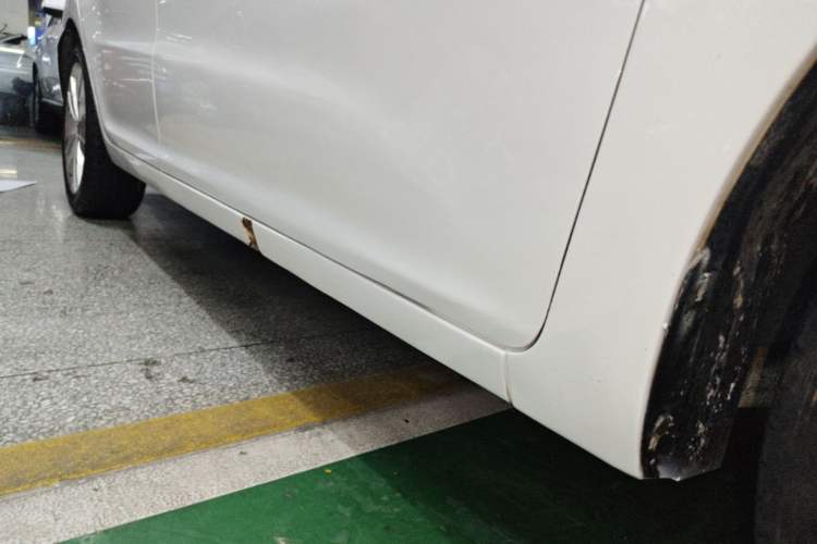 Used Chery Arrizo 5 2017 1.5L CVT Trendsetting Edition Right Side Sill