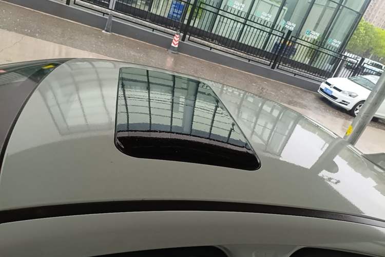 Used Chery Arrizo 5 2017 1.5L Manual Luxury Edition Roof
