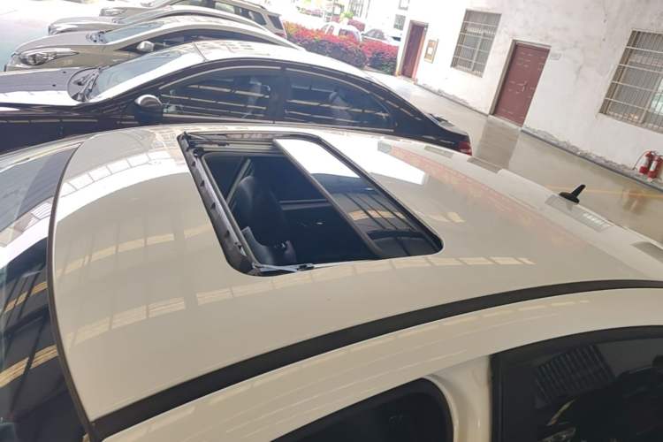 Used Chery Arrizo 5 2017 1.5L CVT Trendsetting Edition Roof
