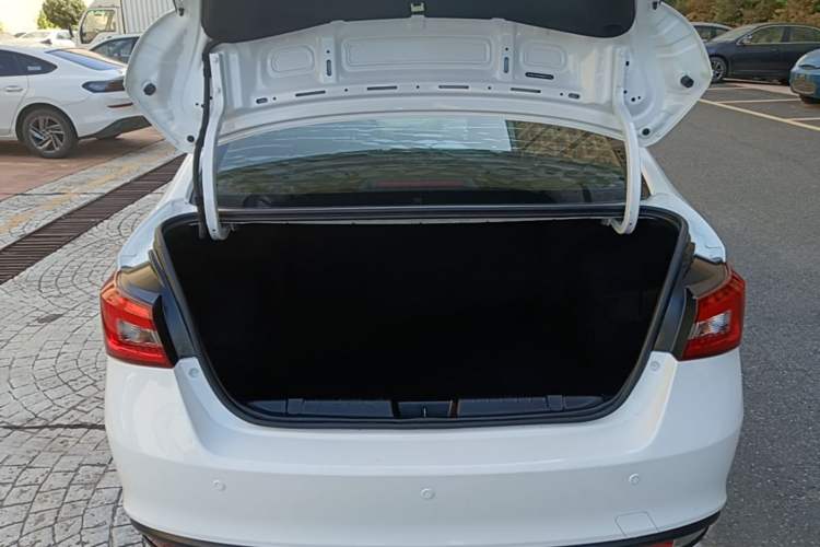 Used Chery Arrizo 5 2017 1.5L Manual Fashion Edition Trunk