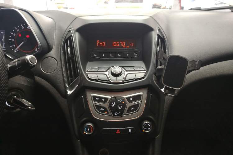 Used Chery Arrizo 5 2017 1.5L CVT Trendsetting Edition Audio And AC Panel