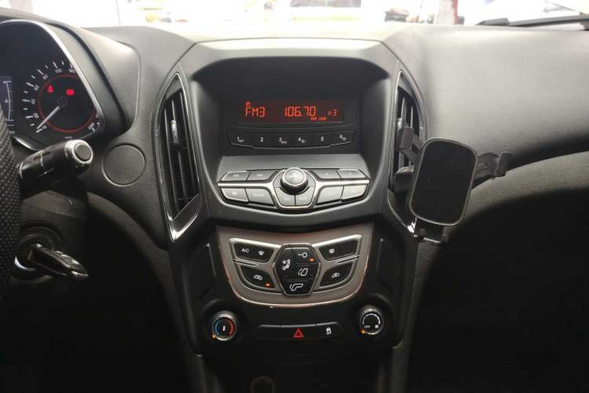 Used Chery Arrizo 5 2017 1.5L CVT Trendsetting Edition Audio And AC Panel