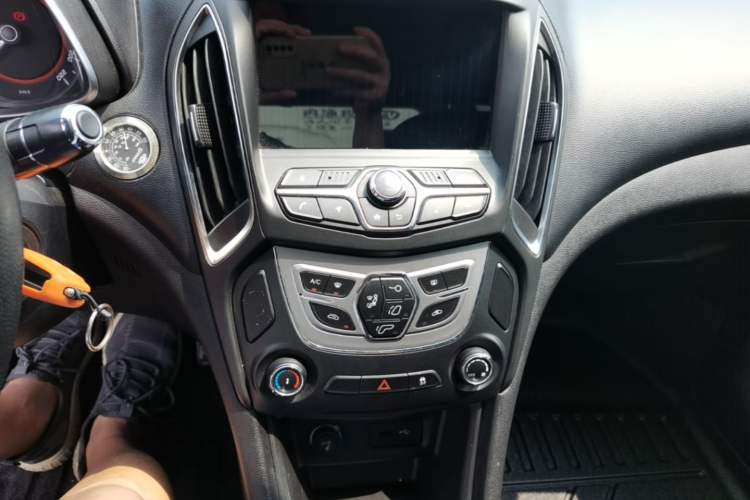 Used Chery Arrizo 5 2017 1.5L Manual Luxury Edition Audio And AC Panel