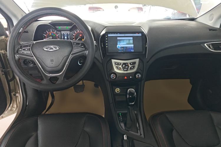 Used Chery Arrizo 5 2017 1.5L CVT Trendsetting Edition Center Console
