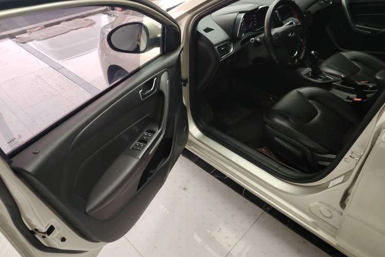 Used Chery Arrizo 5 2017 1.5L CVT Trendsetting Edition Driver Seat